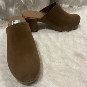 New women’s clog… never worn